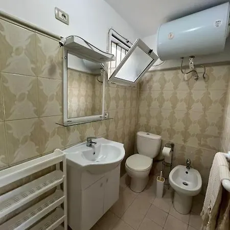Vlora Rest House *